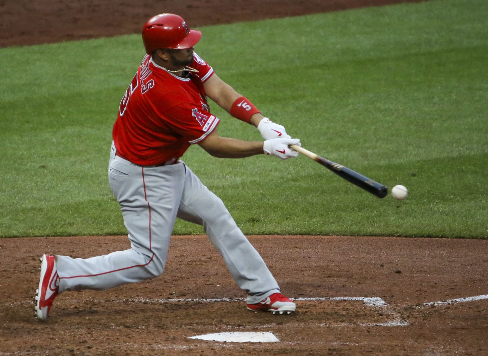 Cardinals close out Angels series